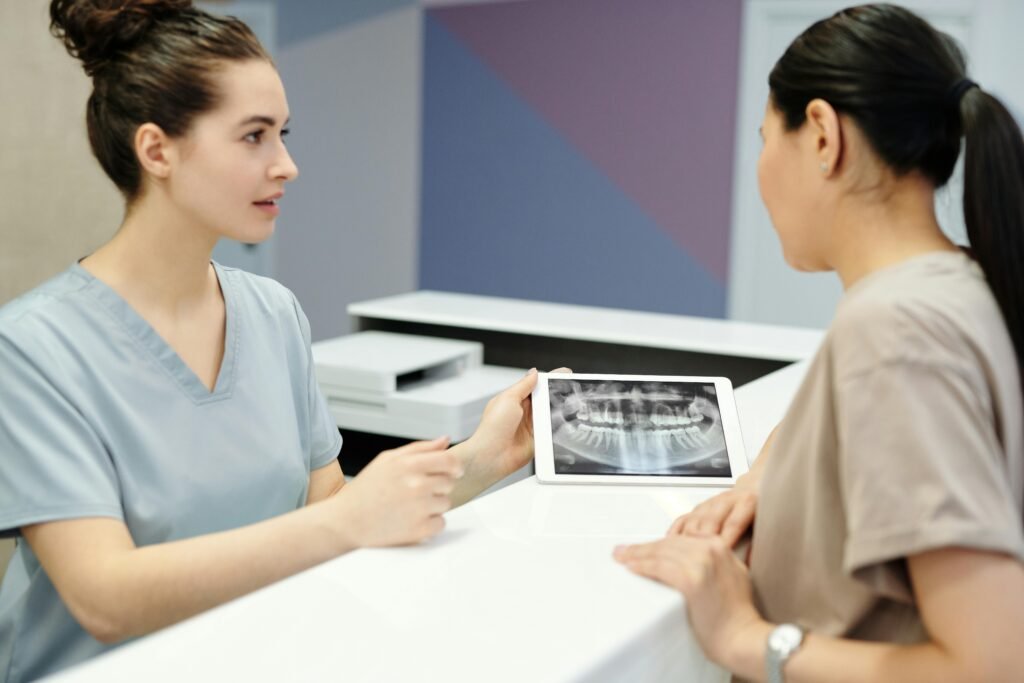 female infertility, A doctor-patient consultation image showing a woman discussing fertility with a doctor.